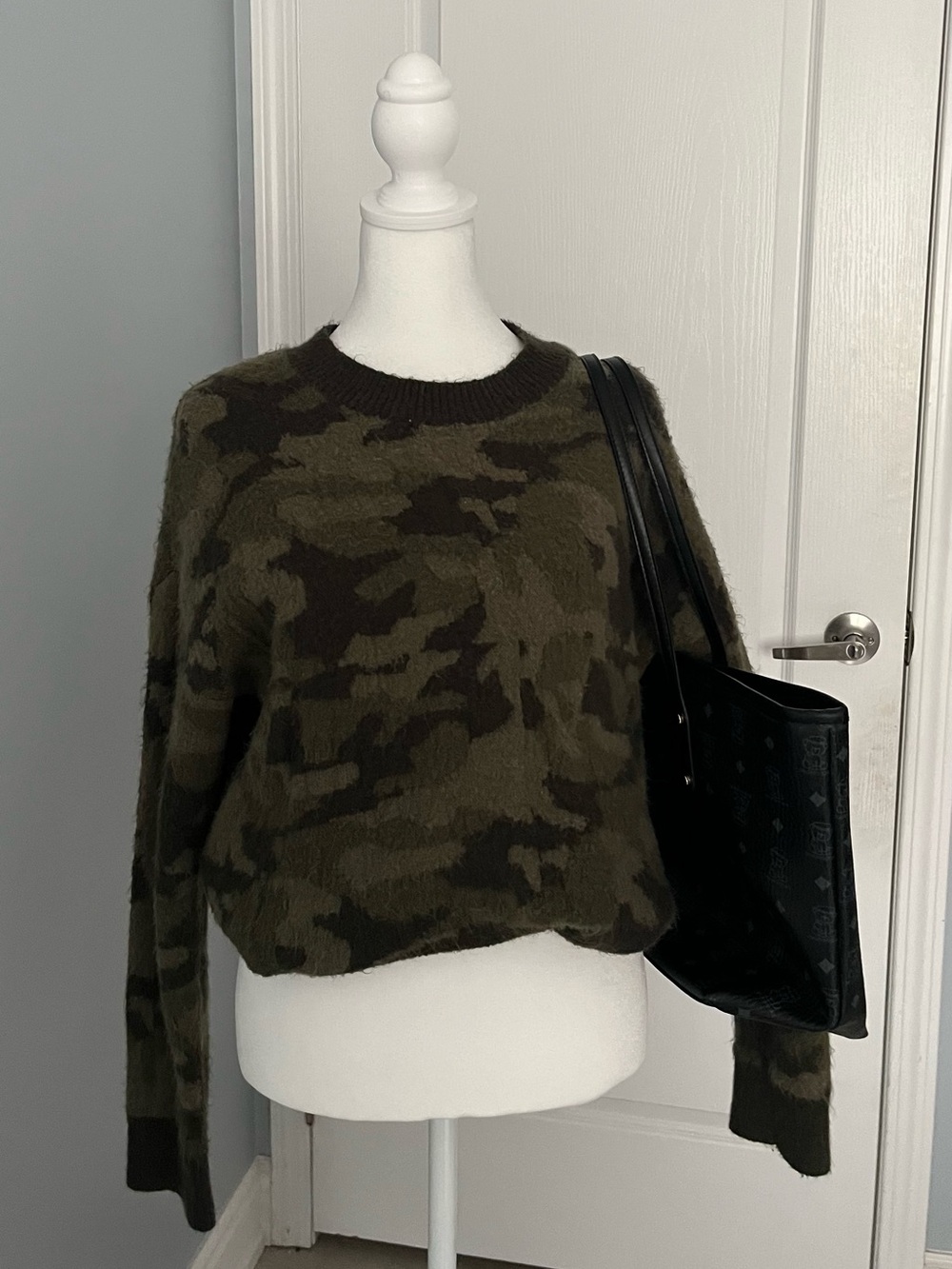 Ardene green camo sweater in size M